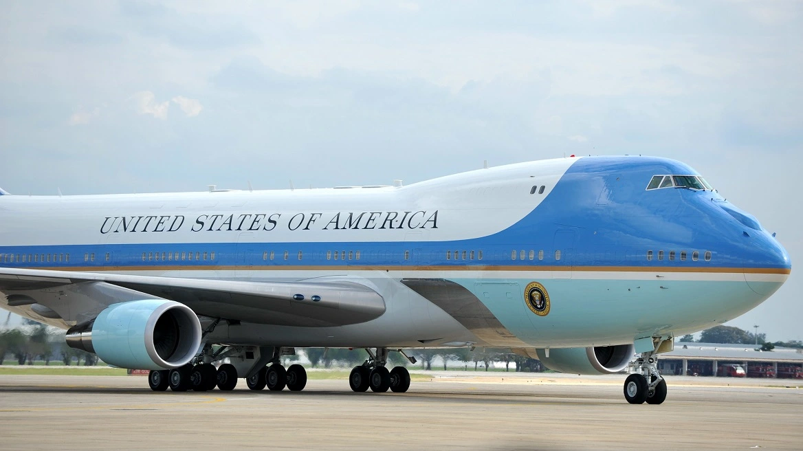 Ασφαλής επιστροφή Air Force One μετά από τεχνικό περιστατικό – Ο Ντόναλντ Τραμπ αναχωρεί εκ νέου για το Νταβός