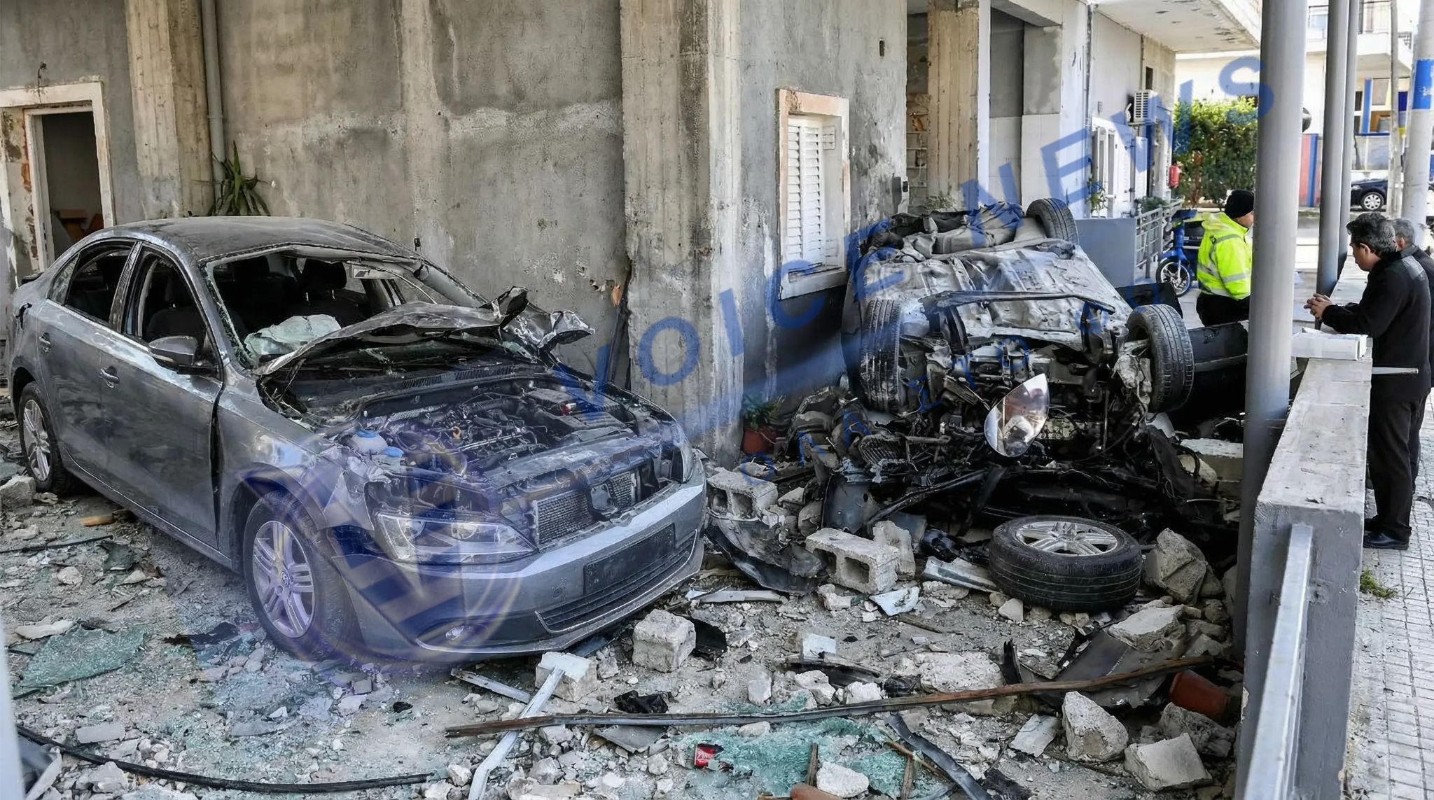 (ΒΙΝΤΕΟ) Κορινθία: Θανατηφόρο τροχαίο στα Εξαμίλια – Δύο άνθρωποι έχασαν τη ζωή τους όταν ΙΧ έπεσε σε κατοικία