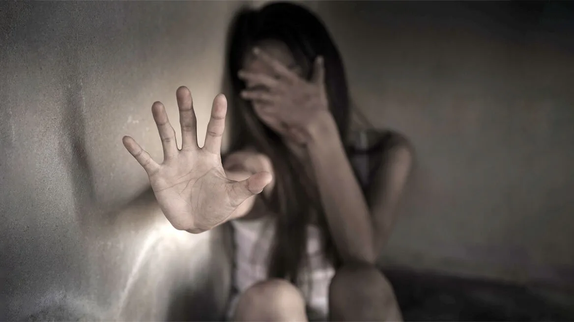 Στο εδώλιο 56χρονος για ασέλγεια σε βάρος της ανήλικης κόρης της συντρόφου του