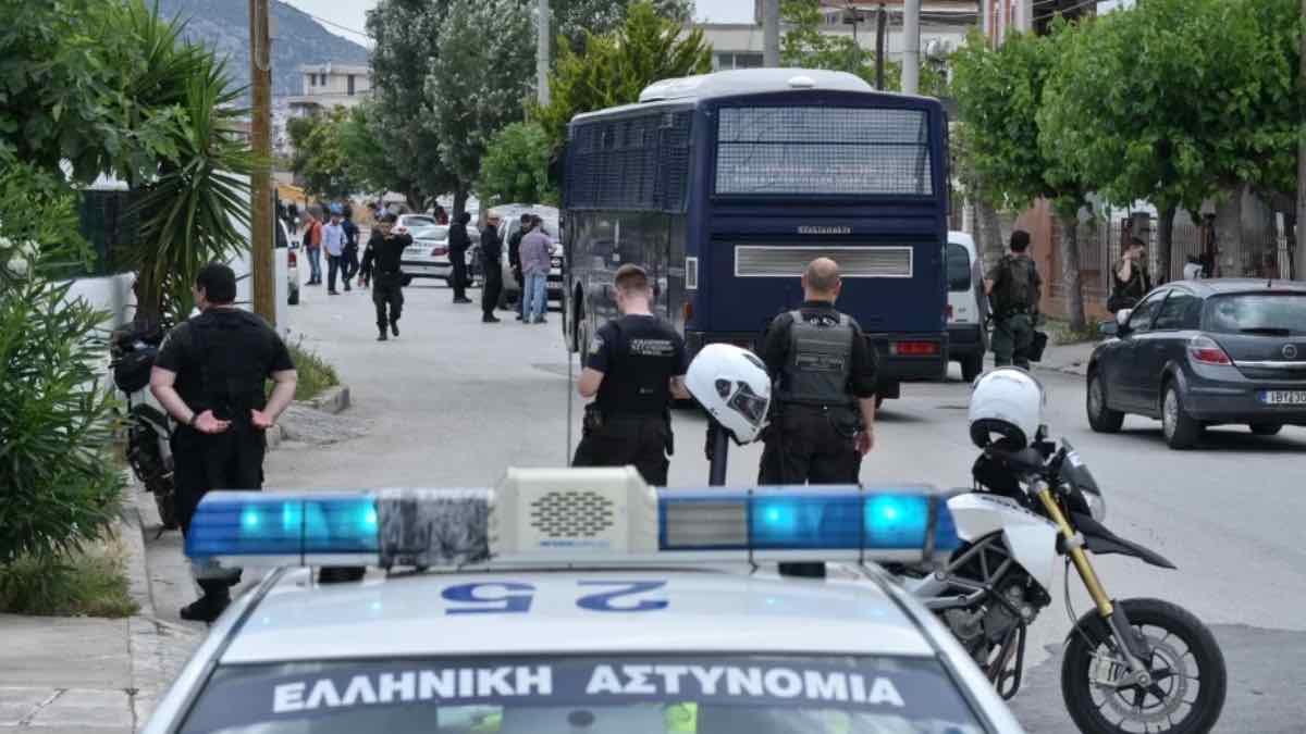 ΠΥΡΟΒΟΛΙΣΜΟΙ ΚΑΤΑ ΛΕΩΦΟΡΕΙΟΥ ΣΤΟ ΜΕΝΙΔΙ