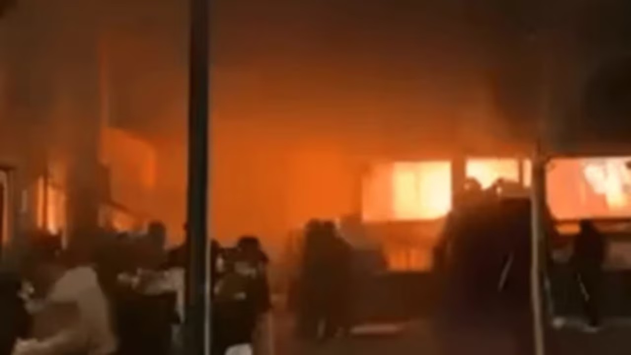 Σε επιφυλακή οι ελληνικές διπλωματικές αρχές μετά τη φονική έκρηξη στην Ελβετία στο Κραν-Μοντανά