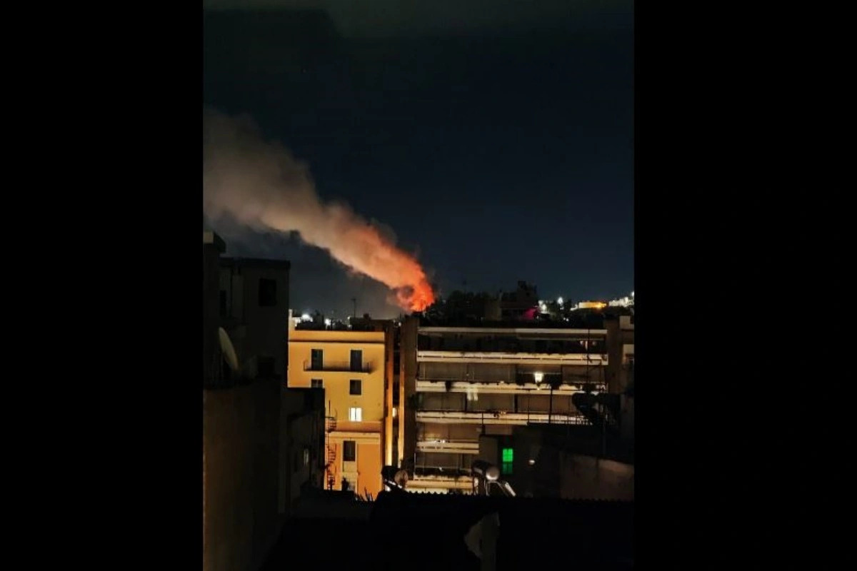 Φωτιά σε άλσος στη Δάφνη κοντά στον σταθμό Μετρό «Άγιος Ιωάννης»