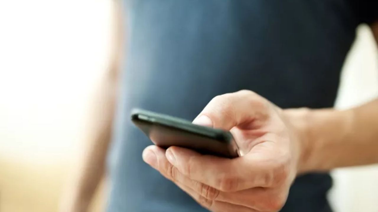 Η Ινδία προτείνει να υποχρεωθούν οι κατασκευαστές smartphone να δώσουν τον πηγαίο κώδικα στο πλαίσιο μιας αναμόρφωσης της ασφάλειας – Σφοδρή άρνηση των κατασκευαστών
