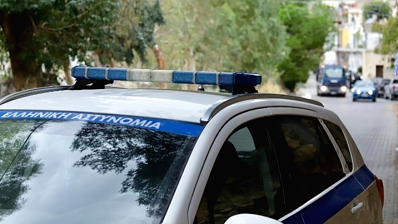 Χειροπέδες σε τρεις αλλοδαπούς για παράνομη μεταφορά λαθρομεταναστών στην ενδοχώρα