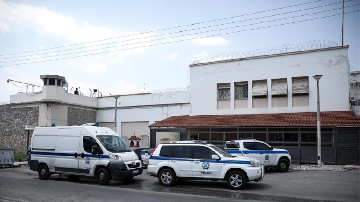 Αστυνομική επιχείρηση στον Κορυδαλλό: Κατασχέσεις όπλων και ναρκωτικών σε κελιά κρατουμένων