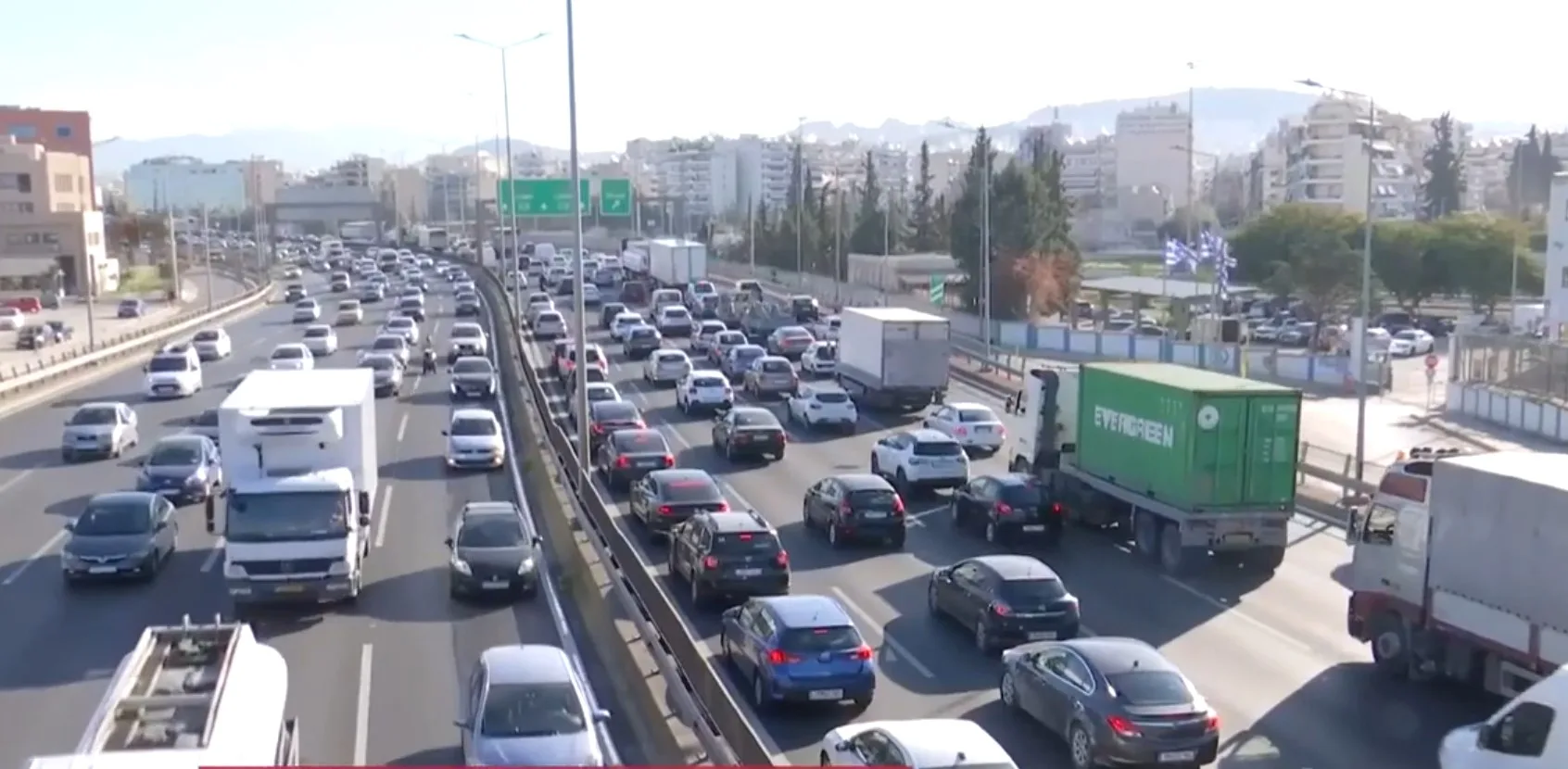 Μεγάλη φυγή προς την ελευθερία: Κορυφώνεται η πασχαλινή έξοδος με ρεκόρ μετακινήσεων