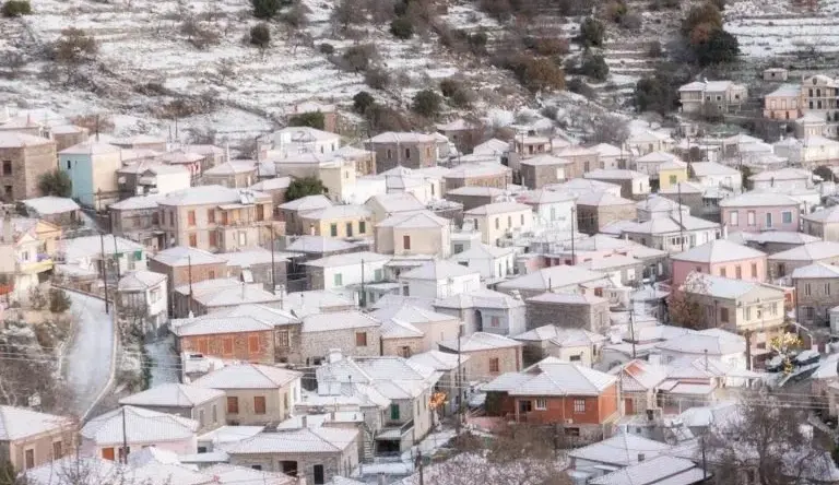 Χειμωνιάτικες εικόνες στη Λέσβο: Χιόνια σε Βατούσα, Φίλια και Άντισσα