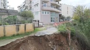 Ζωή στο «χείλος» του ρέματος μετά τις πλημμύρες – Τρία σπίτια κρίθηκαν ακατάλληλα, βαριά κληρονομιά δεκαετιών
