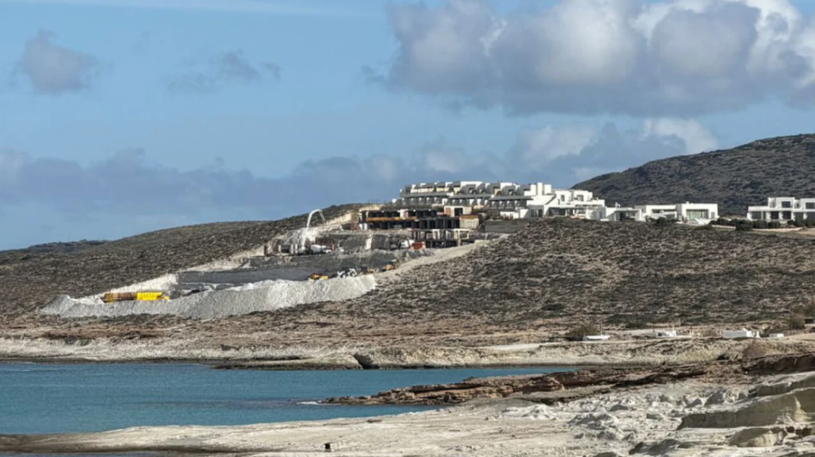 Μήλος σε τσιμεντένιο σταυροδρόμι: Οικοδομικός πυρετός στα νησιά πριν μπει τάξη στον χωροταξικό σχεδιασμό