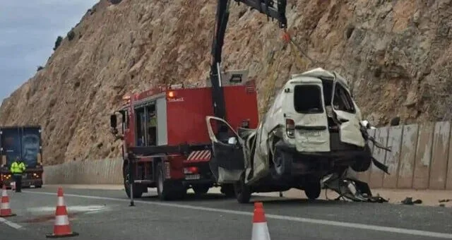 Ισχυρό τροχαίο με σύγκρουση φορτηγών στη Νέα Εθνική Οδό Αθηνών–Κορίνθου – Κλειστή η δεξιά λωρίδα στα Μέγαρα