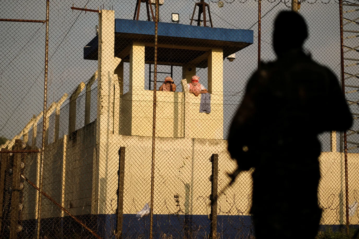 Λιβύη: Πάνω από 200 μετανάστες απελευθερώθηκαν από μυστική υπόγεια φυλακή στην Κούφρα