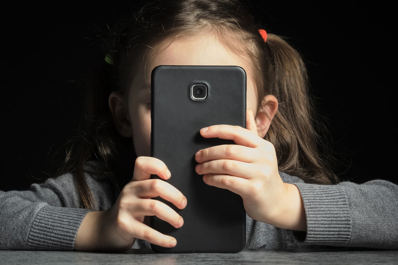 Η Γαλλία λέει «όχι» στα social media για κάτω των 15 – Τι κάνουν οι υπόλοιπες χώρες