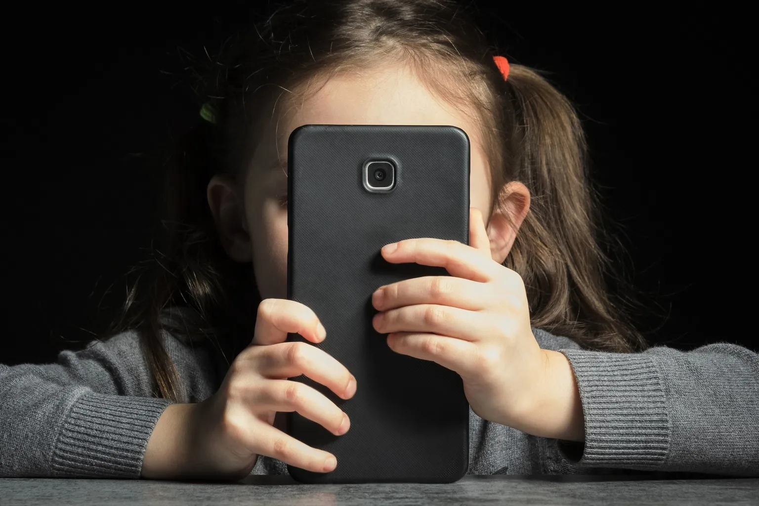 Η Γαλλία λέει «όχι» στα social media για κάτω των 15 – Τι κάνουν οι υπόλοιπες χώρες