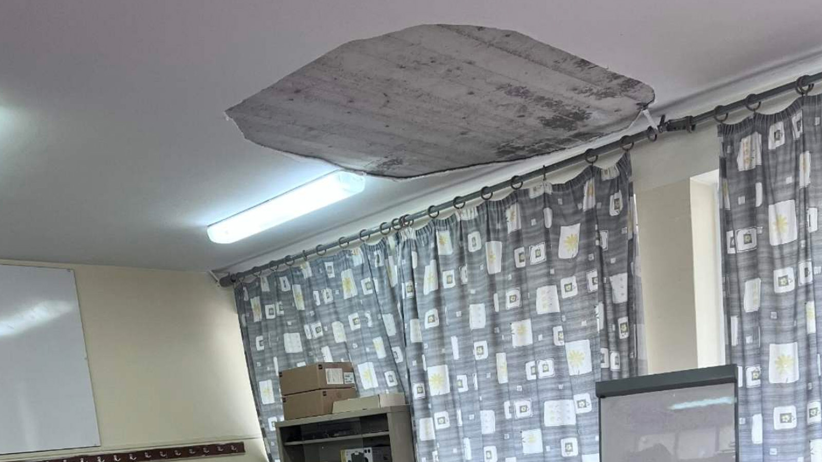 Έπεσαν σοβάδες σε δημοτικό σχολείο στο Γαλάτσι – Δεν υπήρξαν τραυματισμοί