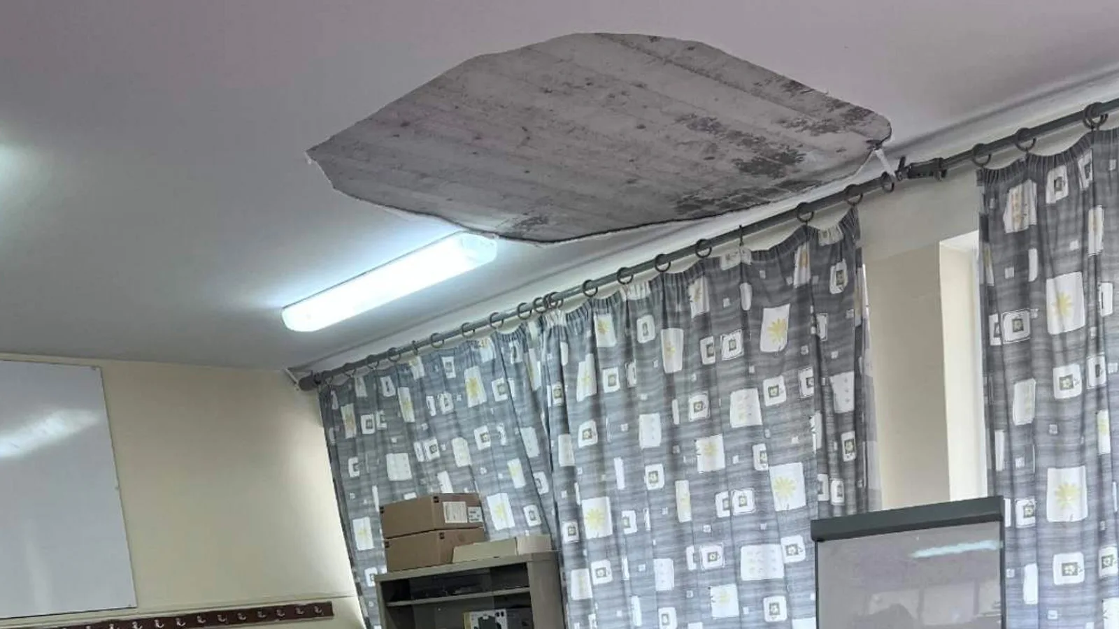 Έπεσαν σοβάδες σε δημοτικό σχολείο στο Γαλάτσι – Δεν υπήρξαν τραυματισμοί