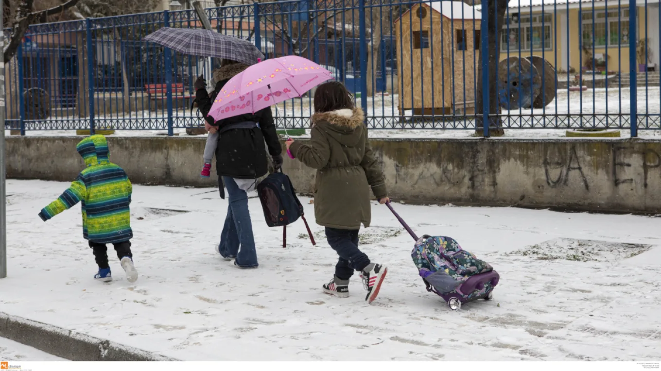 Καιρός: Ισχυρό κύμα ψύχους από σήμερα – Χιόνια και σε πεδινά, πού θα το στρώσει, τι θα γίνει στην Αττική
