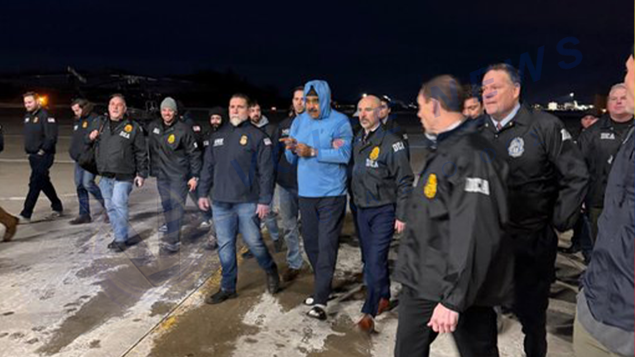 Nέες φωτογραφίες του Μαδούρο με χειροπέδες κυκλοφορούν στα social media