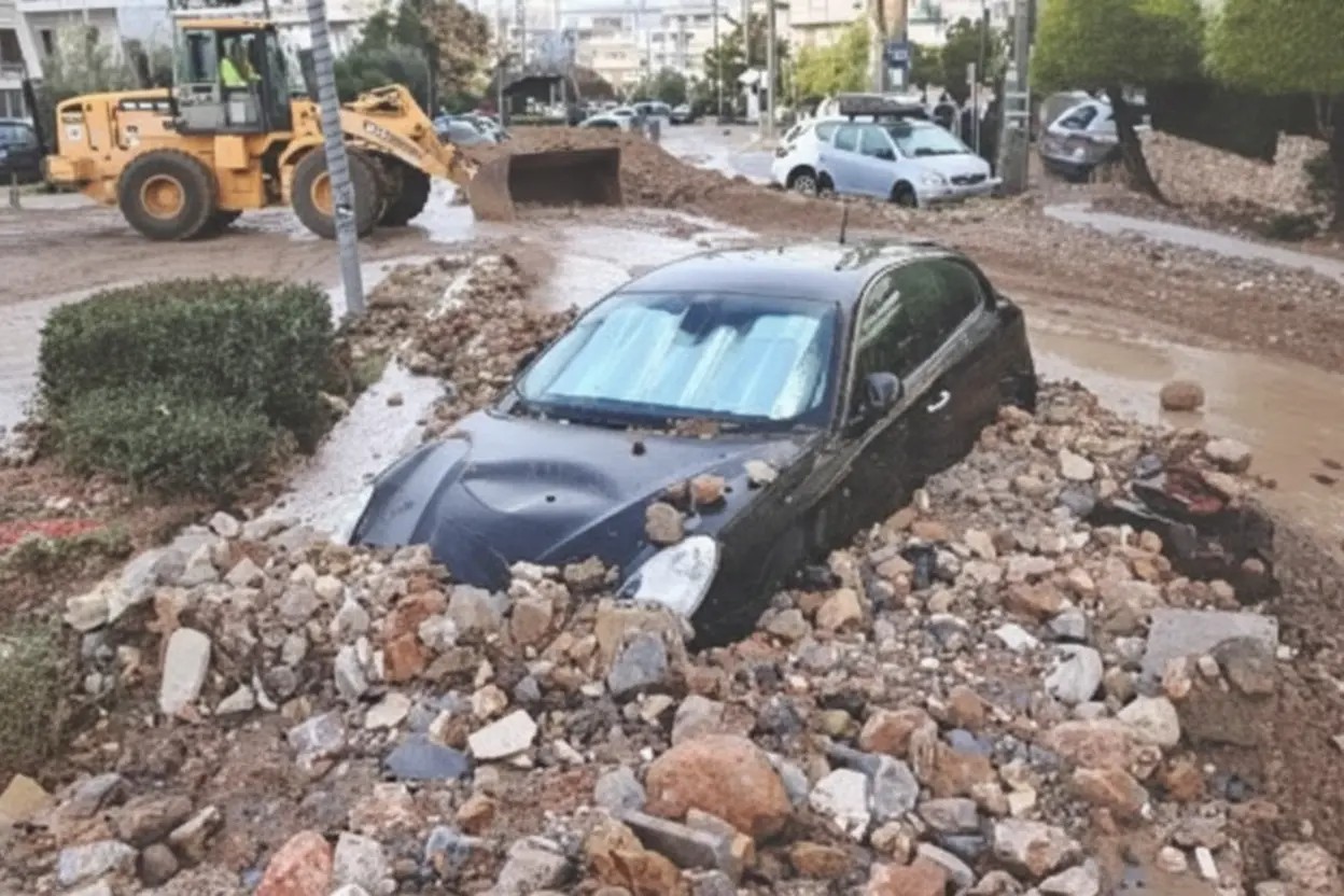 Οι Δήμοι κηρύχθηκαν πλημμυροπαθείς, αλλά τα μπαζωμένα ρέματα εκδικούνται