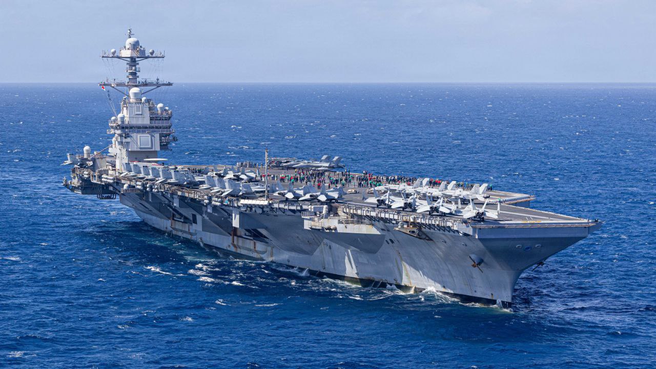 Στη Μέση Ανατολή το USS Gerald R. Ford – Δίπλα στο USS Abraham Lincoln στον Περσικό Κόλπο