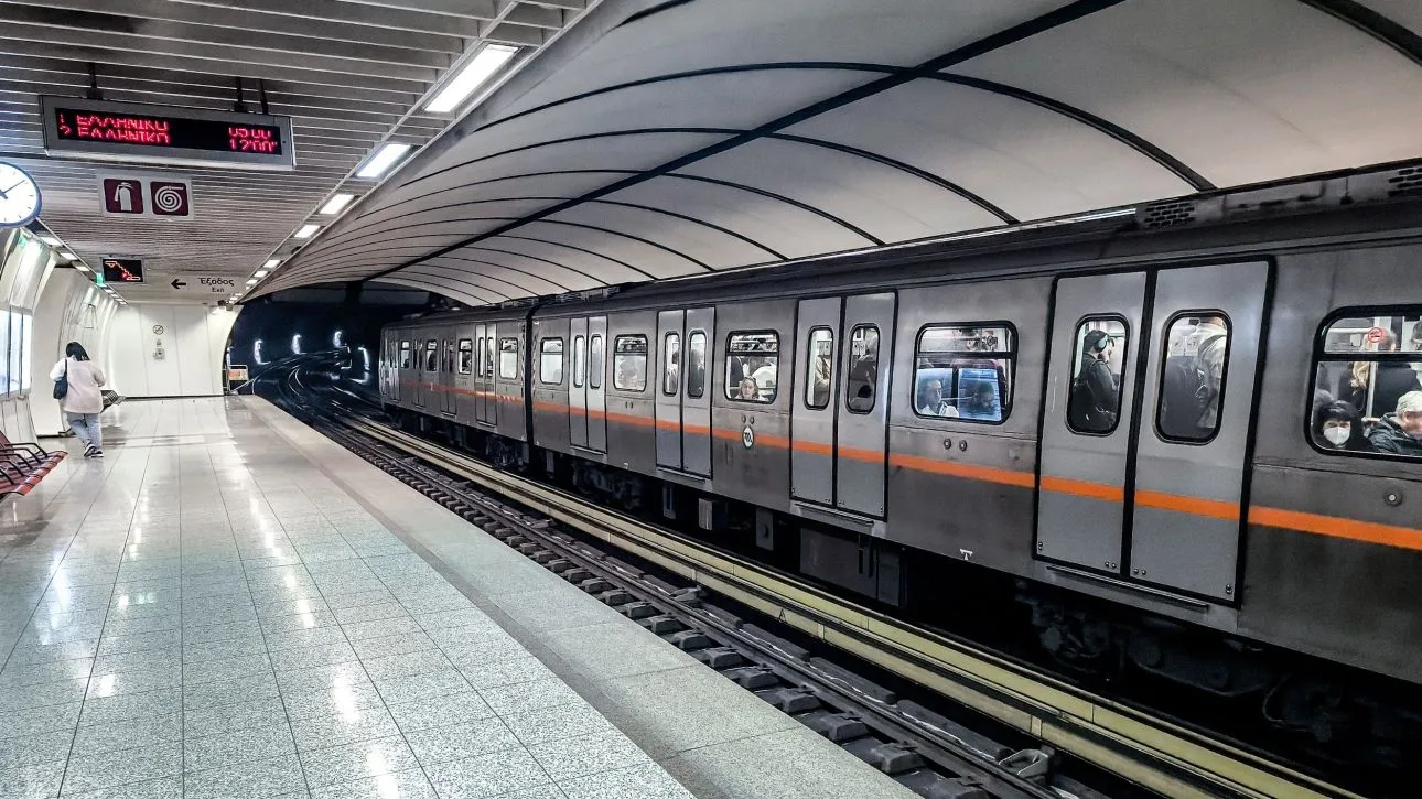 Απίστευτο! Έκλεψε αλυσίδα, έτρεξε στο τούνελ και την κατάπιε
