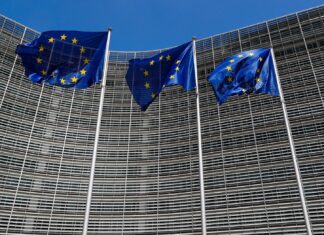 Εκβιασμός Τραμπ σε Γερμανία και Γαλλία – “Χρησιμοποιήστε τα αποθέματα ντίζελ για πέσουν οι τιμές”
