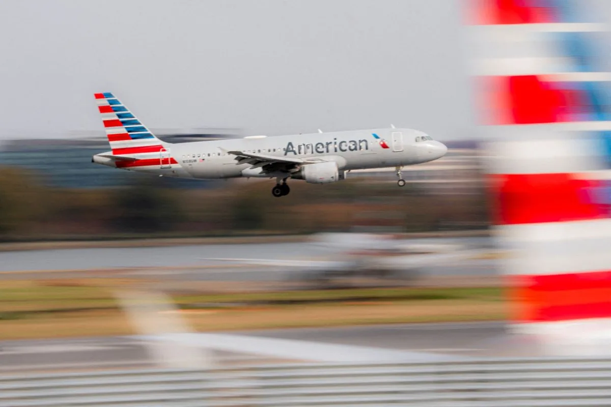 Θρίλερ στον αέρα: Πτήση της American Airlines γέμισε καπνούς – Αναγκαστική προσγείωση και εκκένωση