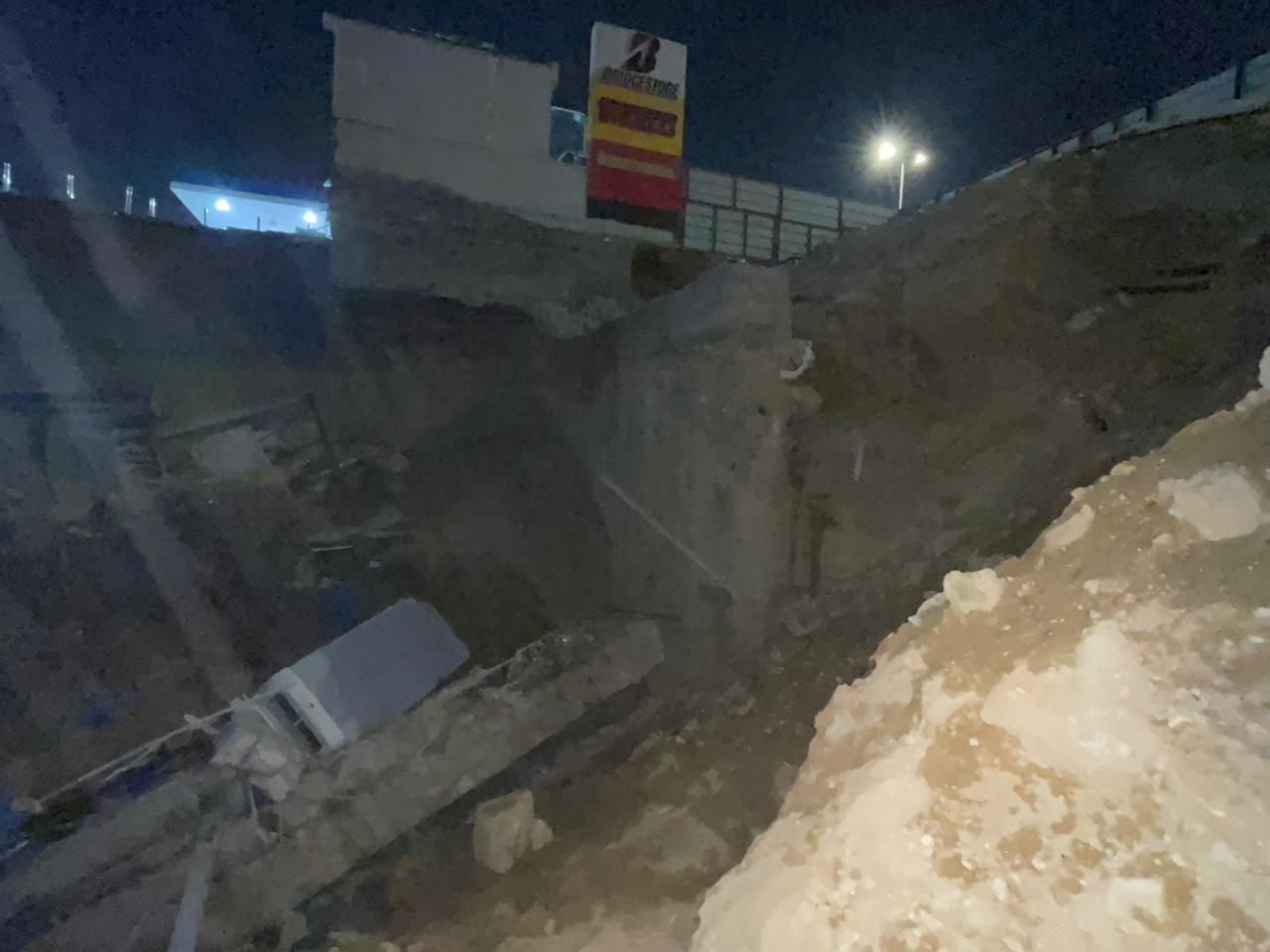 (BINTEO)Άνοιξε η γη στην Αίγυπτο και κατάπιε δύο κτίρια