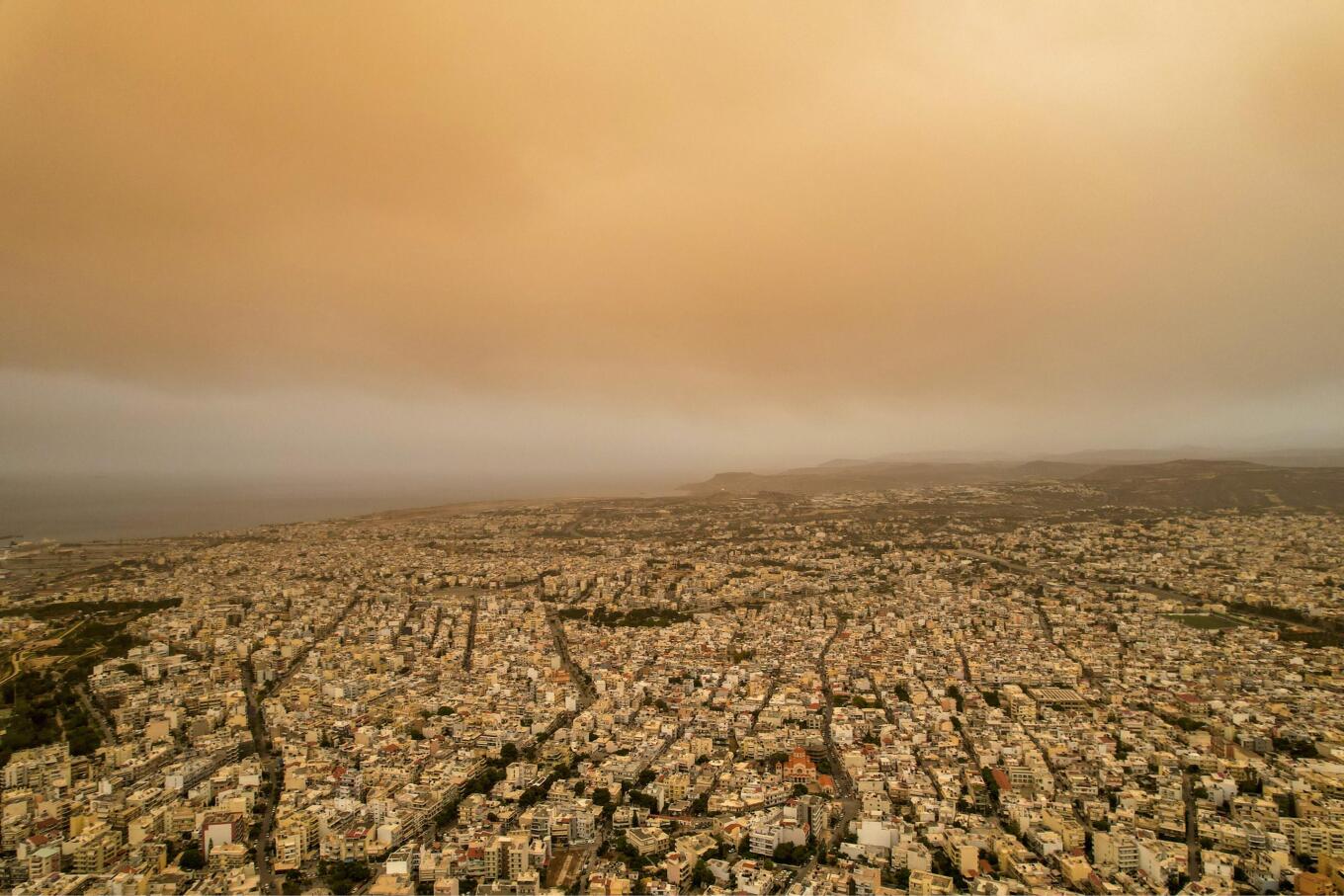 Αφρικανική σκόνη «σκεπάζει» την Ελλάδα από σήμερα – Ποιες περιοχές θα επηρεαστούν περισσότερο