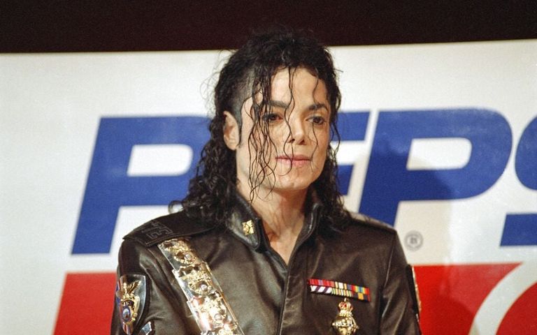 Η ΑΡΧΗ ΤΟΥ ΤΕΛΟΥΣ ΓΙΑ ΤΟΝ ΠΙΟ ΔΙΑΣΗΜΟ POP STAR HTAN MIA…PEPSI. ΑΓΝΩΣΤΕΣ ΛΕΠΤΟΜΕΡΕΙΕΣ ΕΡΧΟΝΤΑΙ ΣΤΟ ΦΩΣ ΓΙΑ ΤΟΝ MICHAEL JACKSON