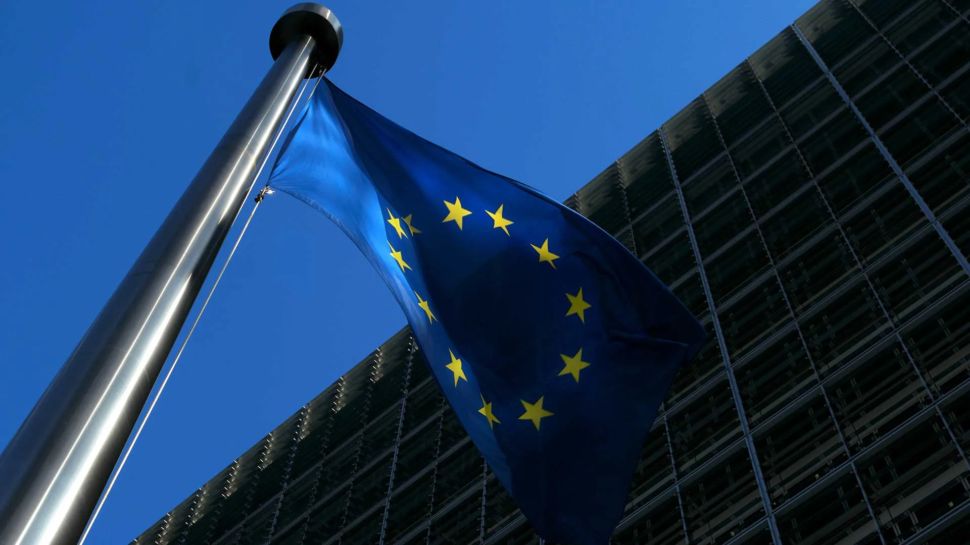 Δημοσκόπηση Ευρωβαρόμετρου: Η πλειονότητα των Ευρωπαίων βλέπει απαισιόδοξα το μέλλον – Η Ελλάδα πιο ανήσυχη από τον μέσο όρο