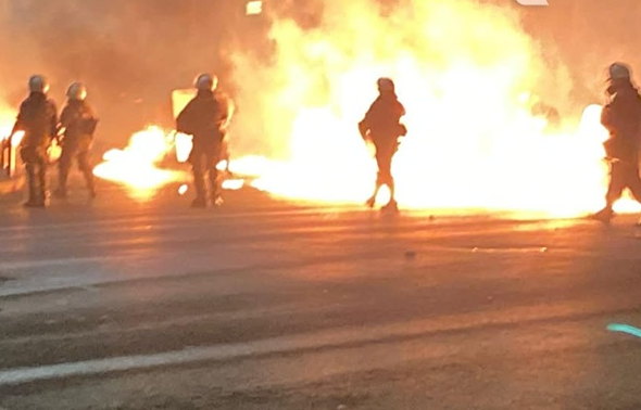 Σοβαρά επεισόδια έξω από το ΑΠΘ: Μολότοφ, τραυματισμός αστυνομικού και 313 προσαγωγές