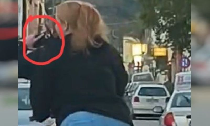 Κρήτη: Δικάβαλο σε πατίνι με κινητό στο χέρι – Από θαύμα δεν έγινε τροχαίο στην Κρήτη