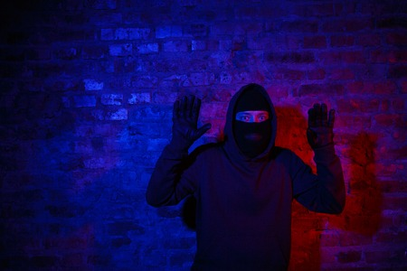 «Τρίτη και φαρμακερή» για 23χρονο διαρρήκτη – Έπεσε μέσα σε φρεάτιο