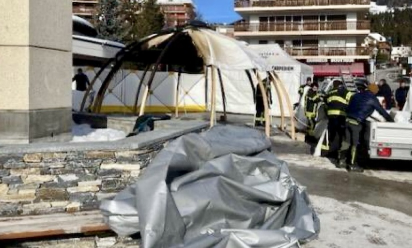 Φωτιά σε μνημείο για τα θύματα της τραγωδίας στο Κραν Μοντανά