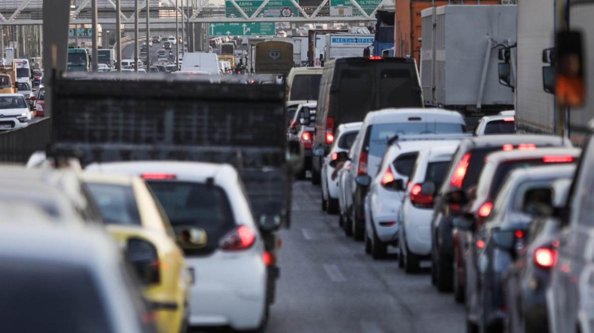 Αυξημένη κίνηση σε Κηφισό, Πειραιά και Αττική Οδό – Πού εντοπίζονται τα μεγαλύτερα προβλήματα
