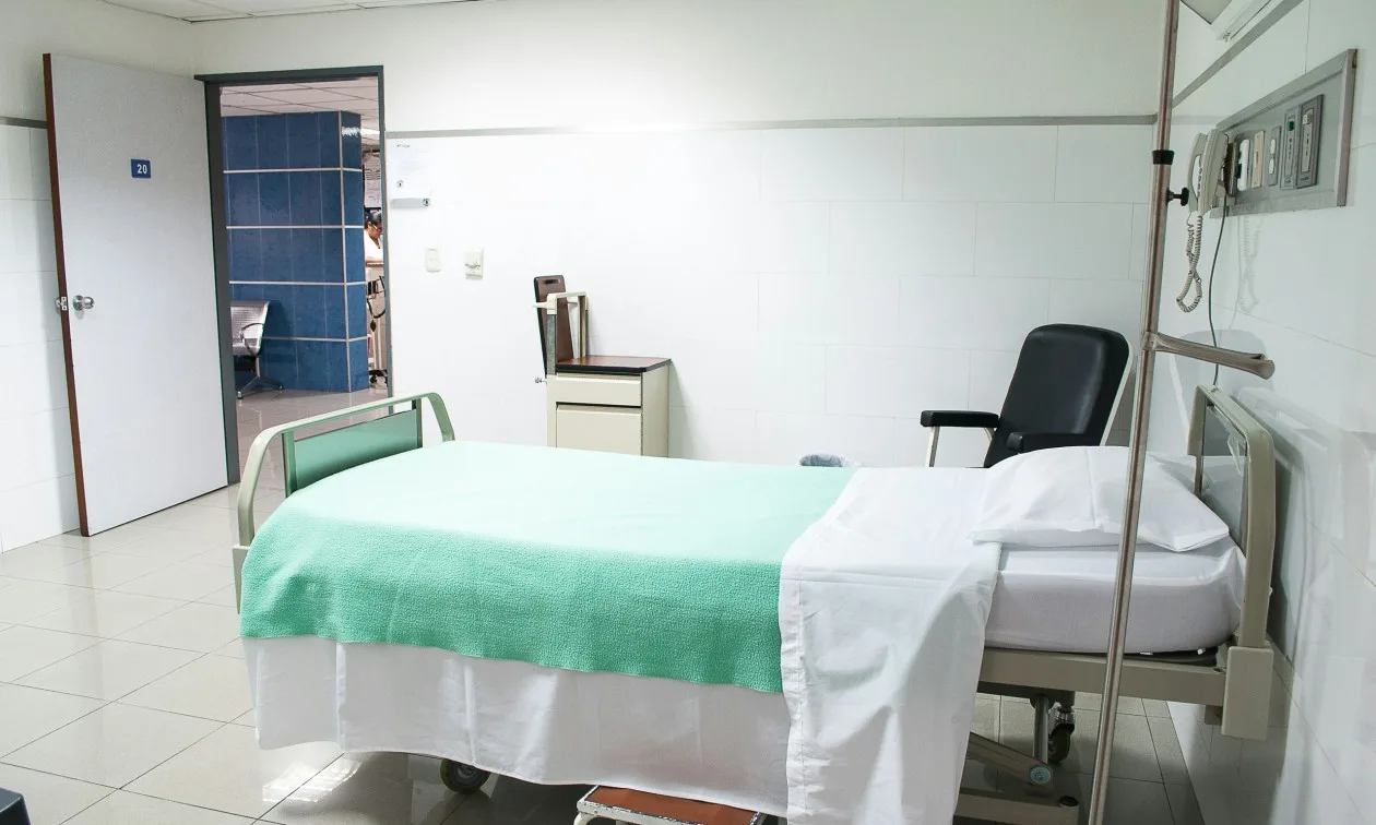 Πτολεμαΐδα: Επιτυχημένο το χειρουργείο του 17χρονου που τραυματίστηκε από κροτίδα – Εκτός κινδύνου