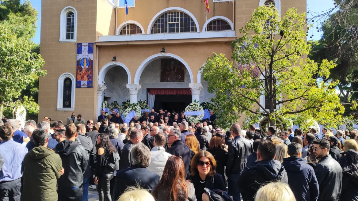Σε κλίμα οδύνης το τελευταίο αντίο στον Γιώργο Γεράρδο, ιδρυτή του Πλαισίου
