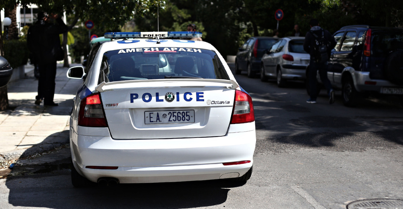 Θεσσαλονίκη: Αστυνομικός σκύλος «ξετρύπωσε» ναρκωτικά στο σπίτι 31χρονου – Δύο συλλήψεις
