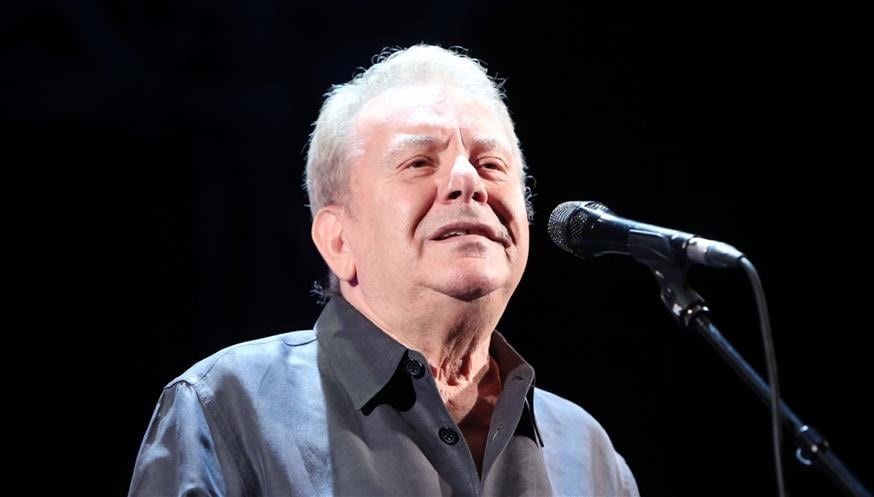 Μανώλης Μητσιάς: Δεν «αποσύρεται» από το τραγούδι – Γιατί «ανακάλεσε» την απόφασή του