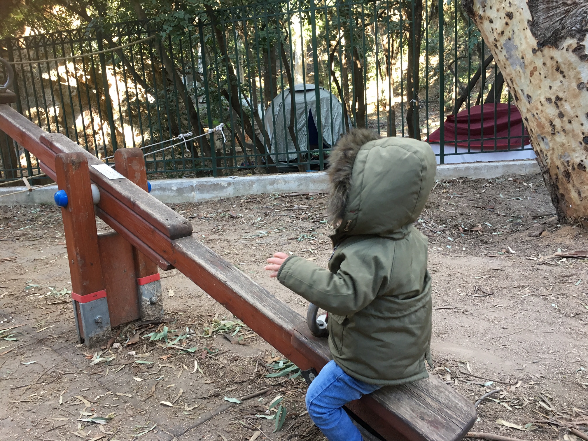 Τρόμος σε παιδική χαρά στο Περιστέρι: Ο φόβος επέστρεψε στις γειτονιές