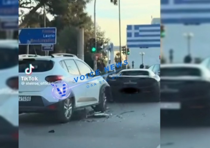 Σοβαρό τροχαίο στη Γλυφάδα: Ferrari ανάμεσα στα εμπλεκόμενα οχήματα – Από καθαρή τύχη δεν υπήρξαν θύματα