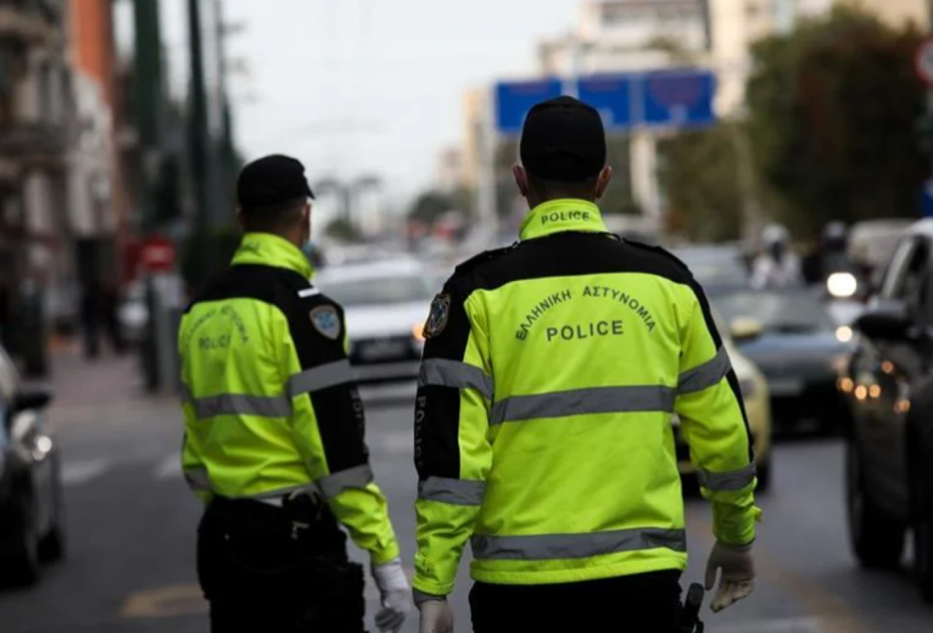 Τροχαίο στην Κηφισίας: Σύγκρουση ΙΧ με μοτοσικλέτα – Καθυστερήσεις στο ρεύμα προς Κηφισιά