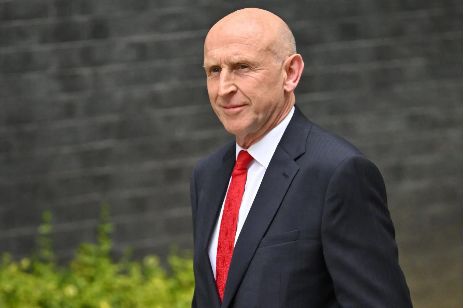 Ανταρσία στο Εργατικό Κόμμα – Ο John Healey υποψήφιος για νέος Πρωθυπουργός στην Μεγάλη Βρετανία