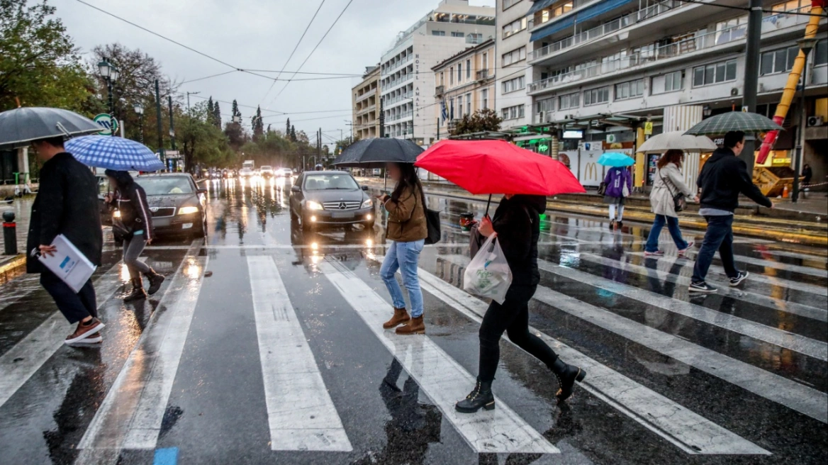 Άστατη Τσικνοπέμπτη με τρία βαρομετρικά χαμηλά – Πού και πότε θα χτυπήσουν τα έντονα φαινόμενα