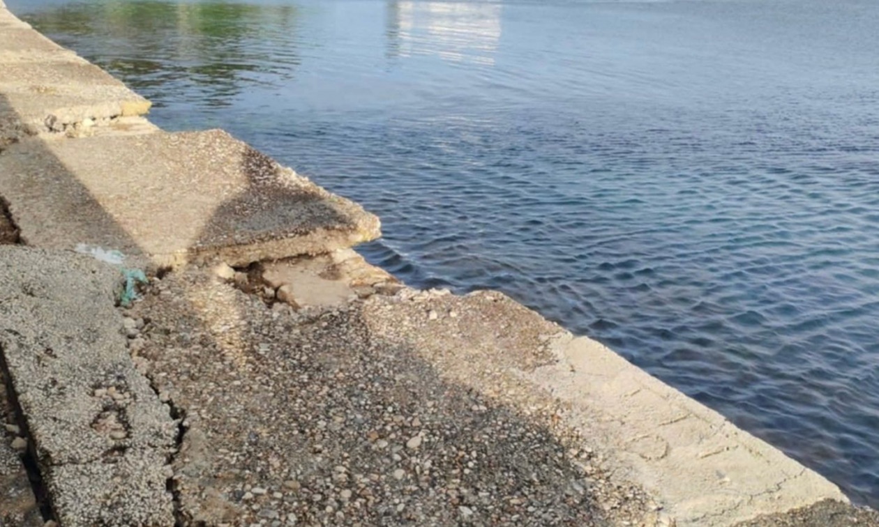 Κέρκυρα: Κακοκαιρία «ξήλωσε» την πεζογέφυρα – Μεγάλες ζημιές στο νησί