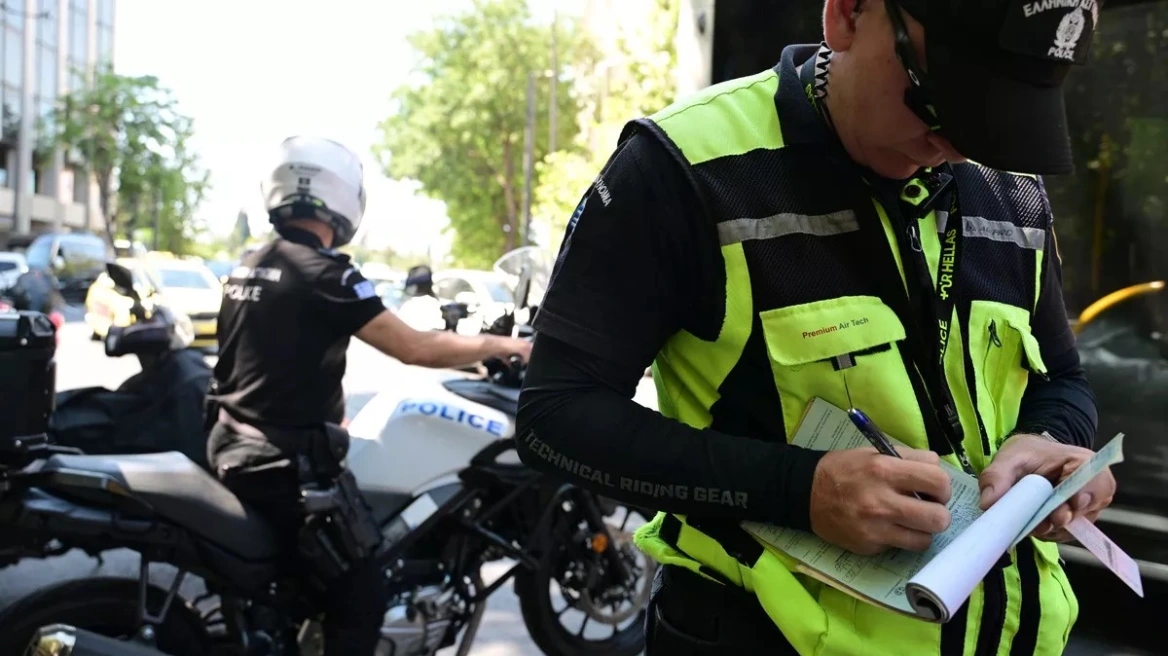 ΘΕΣΣΑΛΟΝΙΚΗ: «ΒΡΟΧΗ» ΠΡΟΣΤΙΜΩΝ ΓΙΑ ΠΑΡΚΑΡΙΣΜΑ ΣΕ ΚΑΔΟΥΣ – 1.750 ΟΔΗΓΟΙ ΠΛΗΡΩΝΟΥΝ 300 ΕΥΡΩ