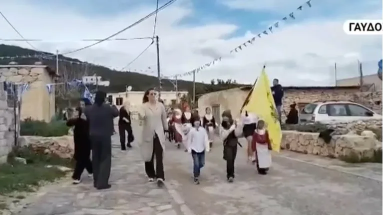 Απίστευτο Μπλόκο στη Γαύδο – Μαθητές περιμένουν απεγκλωβισμό με… Φρεγάτα!