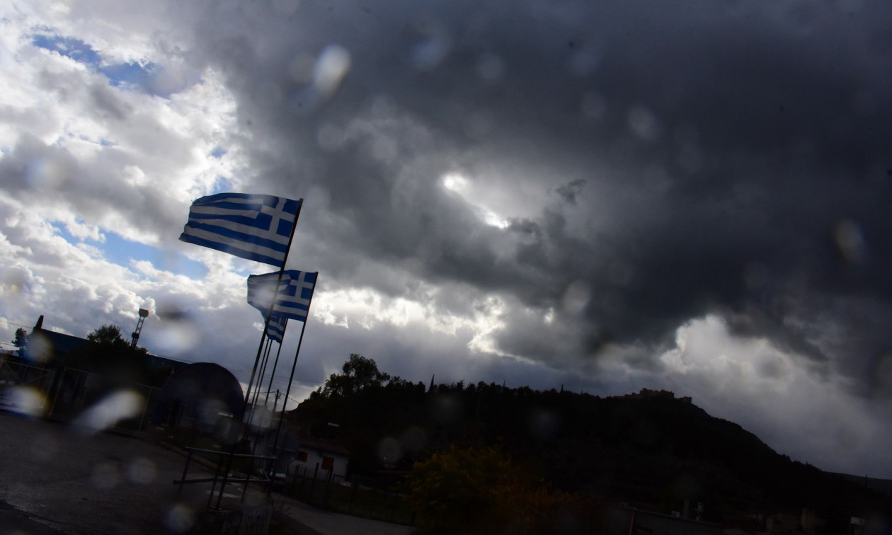 Με άστατο καιρό η 25η Μαρτίου – Βροχές, καταιγίδες και ισχυροί άνεμοι σε πολλές περιοχές