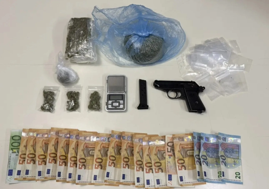 Αστυνομική επιχείρηση στον Άγιο Παντελεήμονα: Κατασχέθηκαν πιστόλι και 169 γραμμάρια κάνναβης