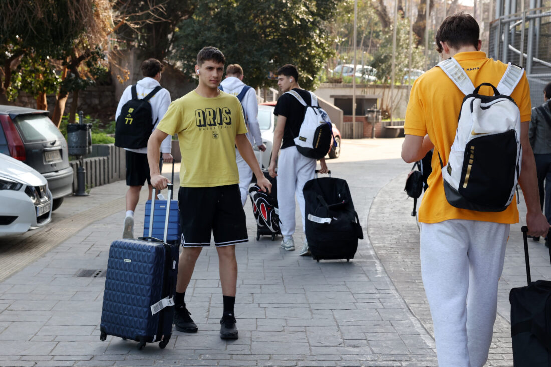 Eπέστρεψε στη Θεσσαλονίκη η Κ18 του Άρη μετά την περιπέτεια στο Άμπου Ντάμπι